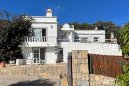 Kürzlich renovierte Villa von guter Qualität mit Pool und herrlichem Blick auf die Landschaft in der Nähe von Sao Bras de Alportel