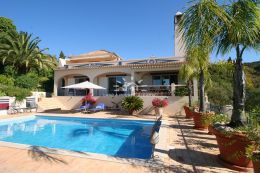 Beautiful villa with pool and sea view in idyllic setting near Estoi Beautiful villa with pool and sea view in idyllic setting near Estoi