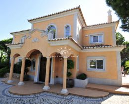 Beeindruckendes Anwesen mit Pool im Luxus Golfresort Vale do Lobo Beeindruckendes Anwesen mit Pool im Luxus Golfresort Vale do Lobo
