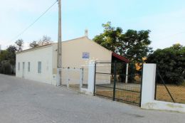 One storey house within walking distance to city center of Loule One storey house within walking distance to city center of Loule