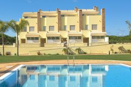 Townhouse with pool in private condominium in Vilamoura Townhouse with pool in private condominium in Vilamoura