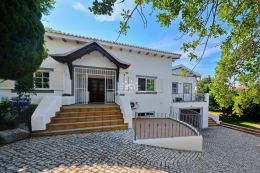 Unique 4 bedroom villa with pool and ocean view near Loule