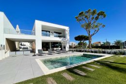 Newly built villa with pool near Vilamoura