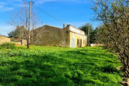 Old house to renovate located in the countryside near Loule