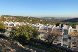 Modernes Reihenhaus mit traumhaftem Ausblick auf die Landschaft Modernes Reihenhaus mit traumhaftem Ausblick auf die Landschaft
