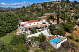 Portugiesische Quinta mit Pool und Meerblick in der Nähe von Loule