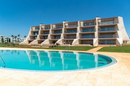 Luxurious apartment with pool in walking distance to Falesia beach in Vilamoura