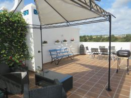 Immaculate 3 bedroom apartment with balconies in Tavira centre