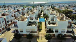 Fully furnished 2 bedroom apartment with balcony and communal swimming pool in Cabanas de Tavira