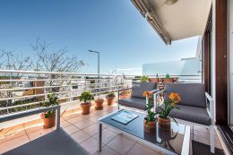 Moderne 2-SZ Obergeschoss-Wohnung in Tavira mit grosser Sonnenterrasse und Meerblick