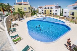 Charming T3 apartment with garage in an exclusive resort with communal pools in Cabanas de Tavira