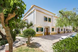 Two bedroom end of terrace house with nice views, private garden and communal pool in Tavira