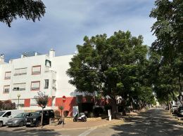 Modern top floor Apartment in a well-established green residential area in Tavira with large private terrace