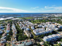 Modern T2 apartment with sea view and private roof terrace in green residential area in Tavira