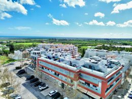 Modern 3-Bedroom Apartment with Private Roof Terrace and communal swimming pool in Tavira