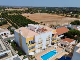 Very nice 2 bedroom apartment with garage and communal pool in Tavira