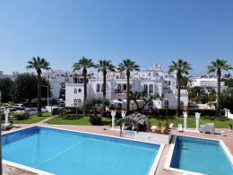 Charming duplex two bedroom apartment in a holiday resort in Tavira