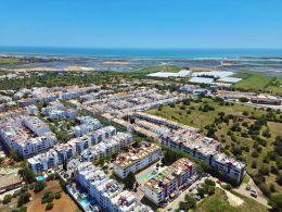 Spacious top-floor Apartment with Private Roof terrace and open views in Mato Espirito Santo