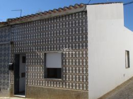 Superb project to reconstruct a spacious house in the heart of Tavira Superb project to reconstruct a spacious house in the heart of Tavira
