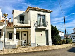 Beautiful townhouse in popular residential area in Tavira with sea view 