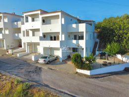 Semi-detached house with garage on good location close to all amenities in Tavira