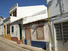 Small cottage to renovate in the centre of Tavira