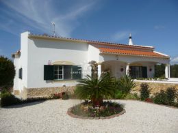 Gepflegte Villa mit Pool, Garage und wundervollem Landschaftsblick nahe Praia Verde und Castro Marim Gepflegte Villa mit Pool, Garage und wundervollem Landschaftsblick nahe Praia Verde und Castro Marim
