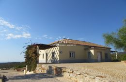3 bedroom villa on large plot near Moncarapacho with outstanding sea and country view 3 bedroom villa on large plot near Moncarapacho with outstanding sea and country view