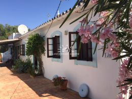 Quinta auf einem schönen Grundstück in sehr privater Lage nahe Santa Catarina da Fonte do Bispo Quinta auf einem schönen Grundstück in sehr privater Lage nahe Santa Catarina da Fonte do Bispo