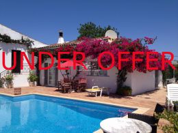 Wunderschön renoviertes Ferienhaus in Wohnanlage mit Pool nahe Sao Bras Wunderschön renoviertes Ferienhaus in Wohnanlage mit Pool nahe Sao Bras