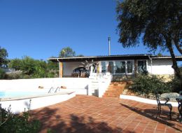 Große schöne Villa mit Pool, gepflegtem Garten in bevorzugter Lage nahe Sao Bras de Alportel Große schöne Villa mit Pool, gepflegtem Garten in bevorzugter Lage nahe Sao Bras de Alportel