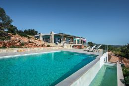 Contemporary villa with infinity pool and magnificent sea view near Tavira