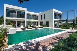 Einzigartige moderne Villa mit Swimmingpool in bester Lage in Tavira