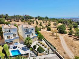 High quality villa with private pool in exclusive condominium in Tavira