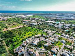 Beautiful villa with sea views in a nice residential area in Tavira