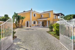 Schöne Villa mit Pool in schöner Wohngegend von Tavira