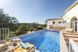 Landhaus mit Pool in ruhiger, erhöhter Hanglage nahe Santa Catarina