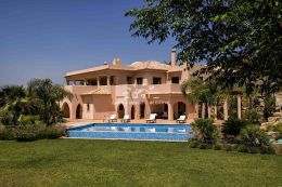 Villa mit Überlaufpool im Golfresort in Alcantarilha