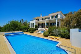 Charming villa with pool and panoramic sea view near Boliqueime