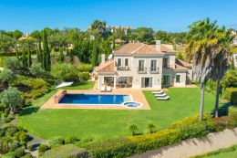 Beautiful villa with heated pool on Monte Rei Golf course Vila Nova de Cacela