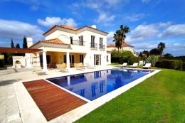 Schöne 4 SZ Villa mit Pool im Monte Rei Golf und Country Club in Vila Nova de Cacela