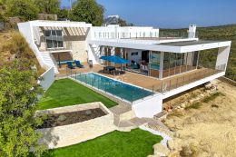 Brandneue moderne Villa mit Pool und Meerblick in der Nähe von Boliqueime