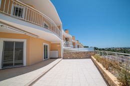 Spacious villa with pool and wonderful sea view in peaceful area near Albufeira