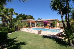 Villa mit Pool und Panoramameerblick in Santa Barbara de Nexe Villa mit Pool und Panoramameerblick in Santa Barbara de Nexe