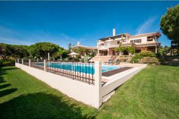 Classical villa with pool overlooking San Lorenzo golf course and Ria Formosa Classical villa with pool overlooking San Lorenzo golf course and Ria Formosa