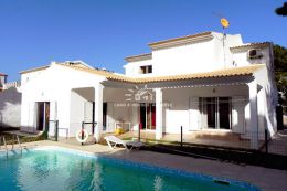 Villa mit Pool und Garage nahe Albufeira Villa mit Pool und Garage nahe Albufeira