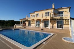 Landhausvilla mit Pool und Meerblick nahe Loule Landhausvilla mit Pool und Meerblick nahe Loule