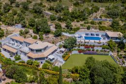 A New Landmark in Luxury Overlooking the Central Algarve Coastline