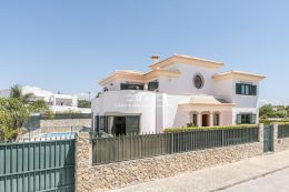 Spacious villa with pool in residential area in walking distance to Almancil Spacious villa with pool in residential area in walking distance to Almancil