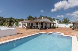 Traditional style 4 bedroom villa with pool spectacular view near Sao Bras de Alportel Traditional style 4 bedroom villa with pool spectacular view near Sao Bras de Alportel